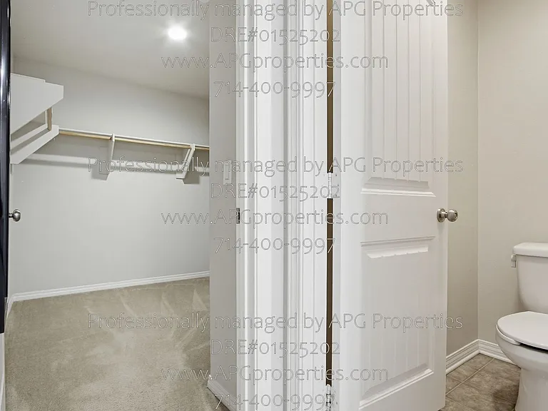 139 Thompson Ave — Photo 34