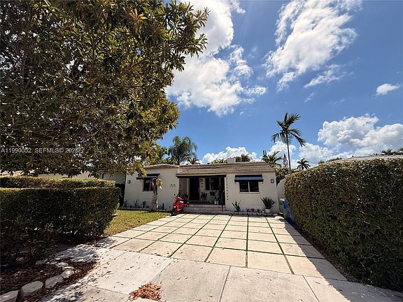 2nd image of 2260 SW 25th St