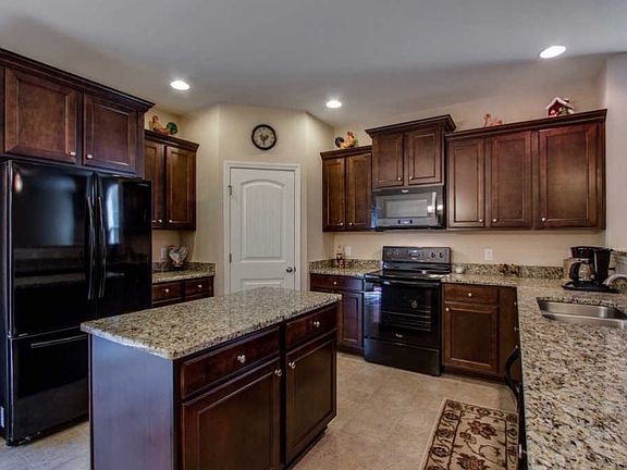 3rd image of 639 Foster Ln