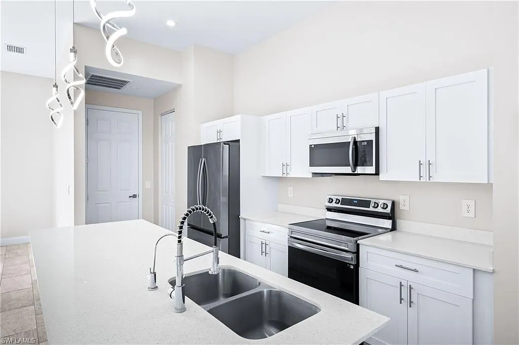 3 bed, 2.0 bath, 1681 sqft, $2,150 — Photo 4