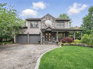 27 Glendale Ave, Livingston, NJ 07039