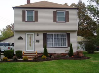 475 E 288th St, Willowick, OH 44095