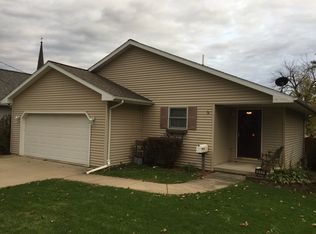 622 7th St, Peru, IL 61354