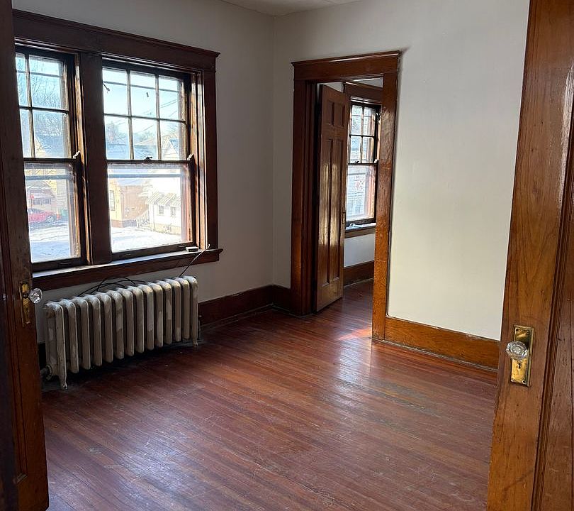 2nd image of 1123 North St #2