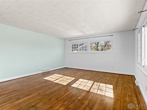 5th image of 10108 Breezy Ln