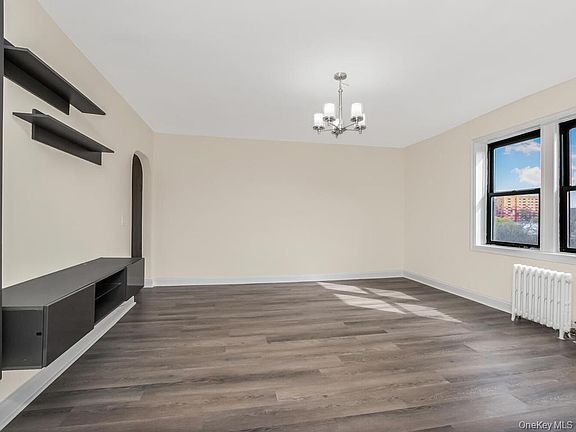4th image of 475 Bronx River Road #5C