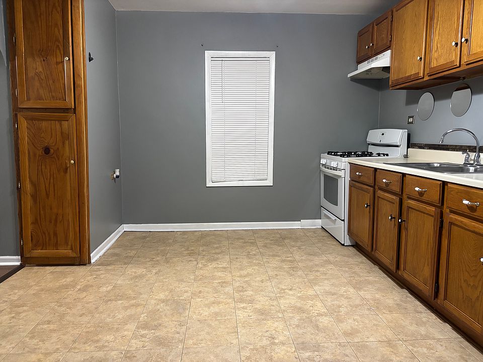 1st image of 10440 S Torrence Ave Floor 2