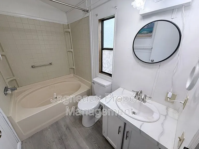 1115 N Crocker St — Photo 9