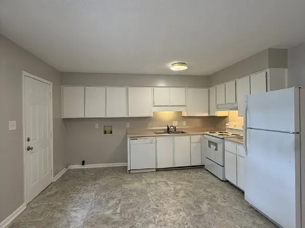 102 Woodhouse Ln #C, Savannah, GA 31406