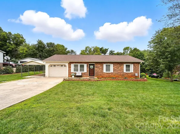 5647 Valley Field Rd, Hickory, NC 28602