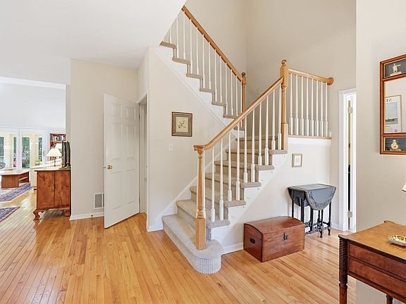 4th image of 12 Chestnut Ln Unit 12