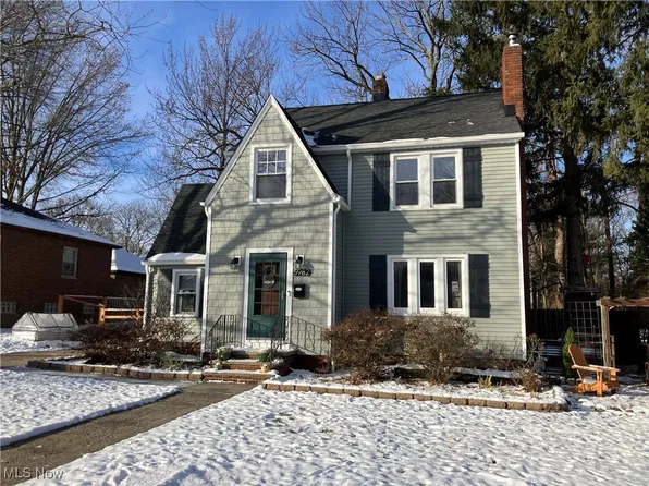 5982 Maplecliff Dr, Parma Heights, OH 44130