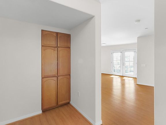 3rd image of 4262 Lindblade Dr APT 320