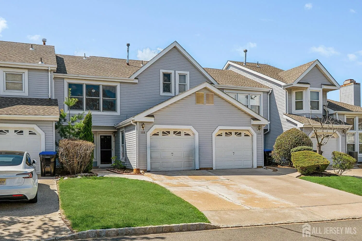 2 bed, 2.5 bath, 1555 sqft, $3,100 — Photo 1