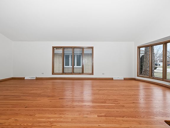 3rd image of 9616 S Kolin Ave