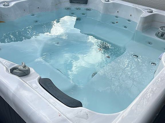 3rd image of 39 Gateway Ct