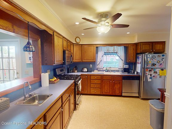 5th image of 62 Grand Avenue