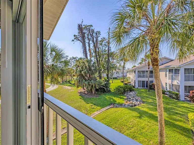 809 Montrose Dr #203 — Photo 12