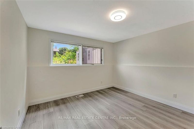 Kitchener House for rent - 2 Bedrooms — photo 9