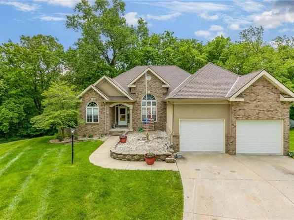 3404 Waterford Ct, Saint Joseph, MO 64506