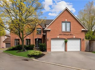 6654 Mockingbird Ln, Mississauga, ON L5N 5J9