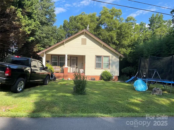 1317 14th St NE, Hickory, NC 28601