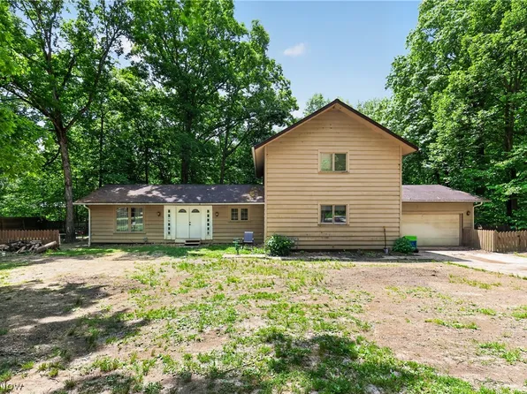 4745 W Lagoon Rd, West Farmington, OH 44491