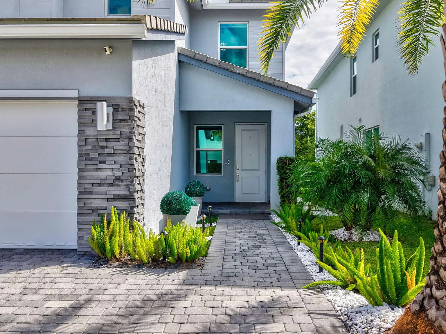 4 bed, 2.5 bath, 2130 sqft, $5,600 — Photo 3