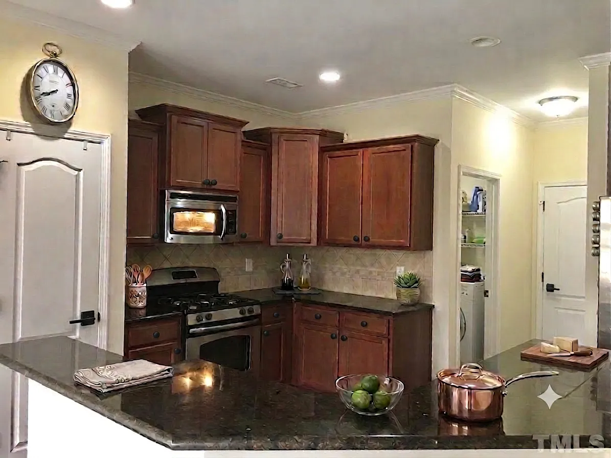 4 bed, 2100 sqft, $2,399 — Photo 4