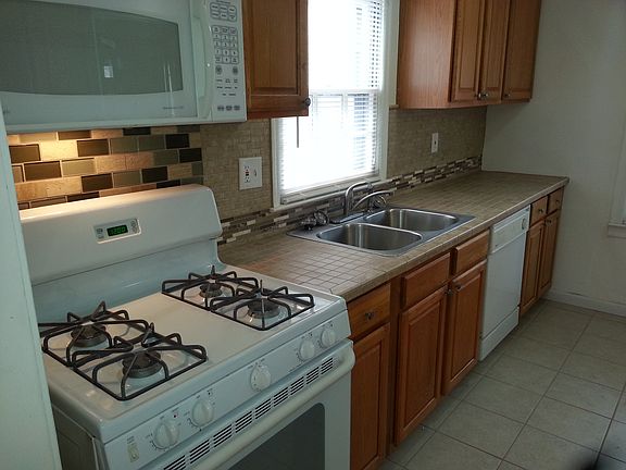 3rd image of 5194 Warner St