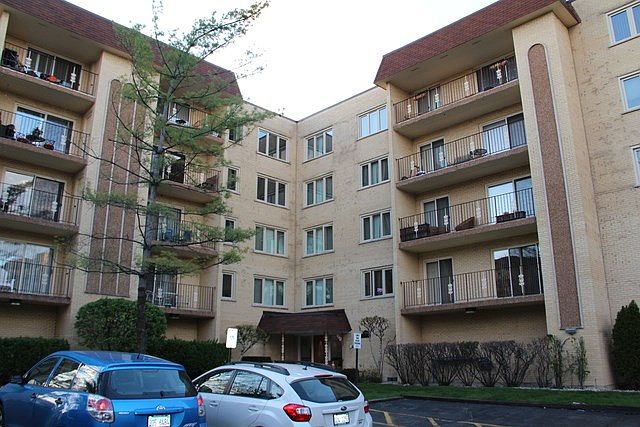 1st image of 6460 W Belle Plaine Ave APT 506