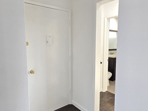 4th image of 1902 Glendon Ave #305