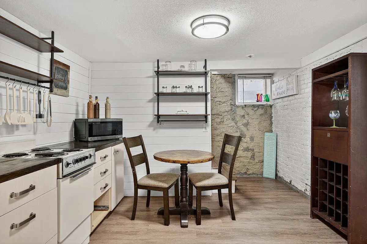 2 bed, 933 sqft, $1,500 — Photo 1