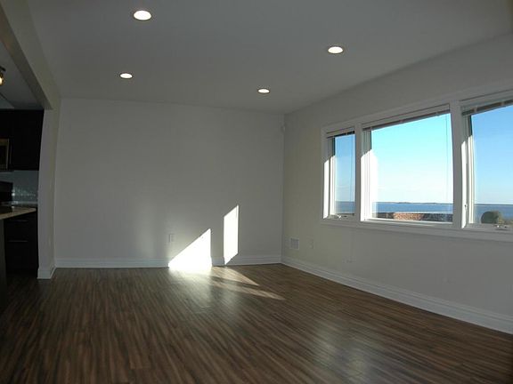 3rd image of 100 Ocean Blvd