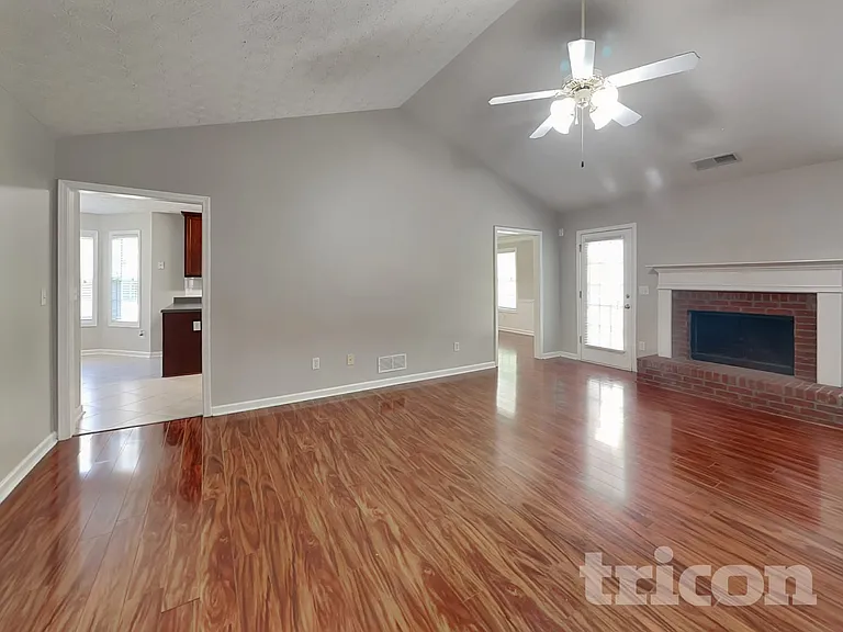 515 Plantation Creek Dr — Photo 3