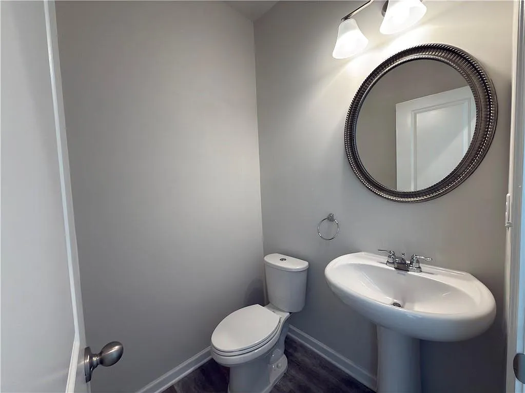 3 bed, 2.5 bath, 2304 sqft, $2,600 — Photo 3