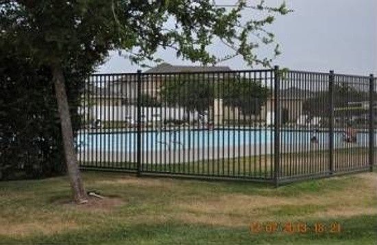 3rd image of 707 Alamo Plaza Dr