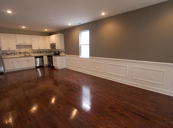 2nd image of 2941 N Hamlin Ave #2