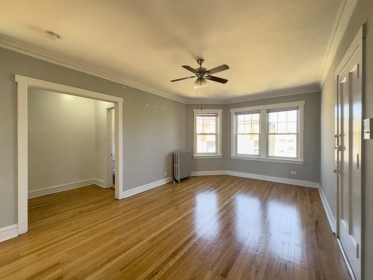 4402 N Rockwell St #4 — Photo 12