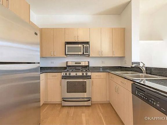 3rd image of 1646 N Orleans St #607
