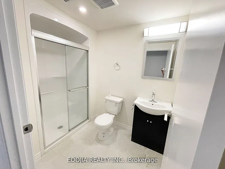 246 Lester St #608 — Photo 6