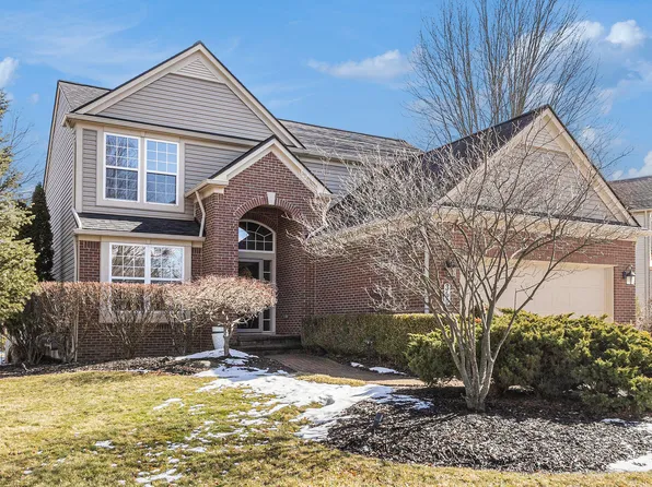 360 Taylor Ln, Chelsea, MI 48118