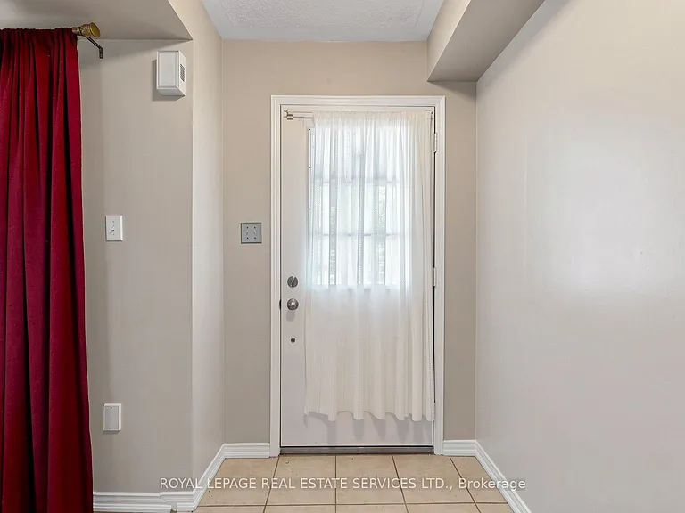 100 Georgian Dr — Photo 18