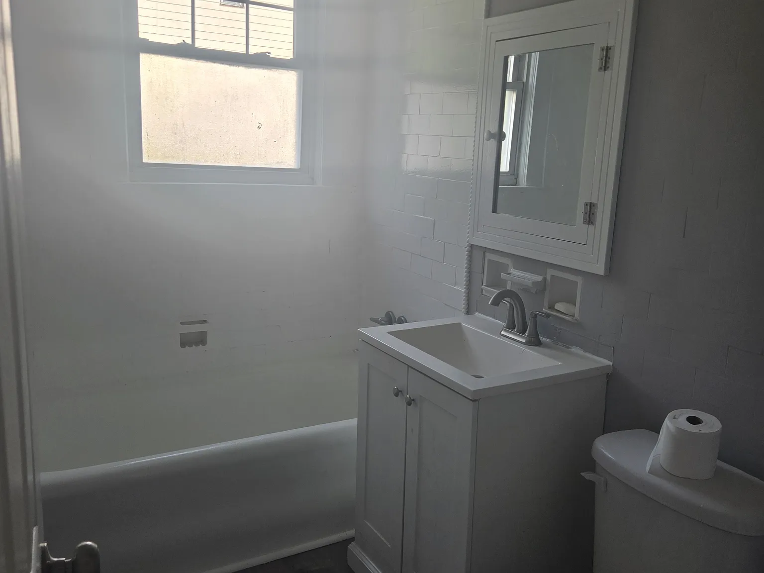 3 bed, 1100 sqft, $3,000 — Photo 3