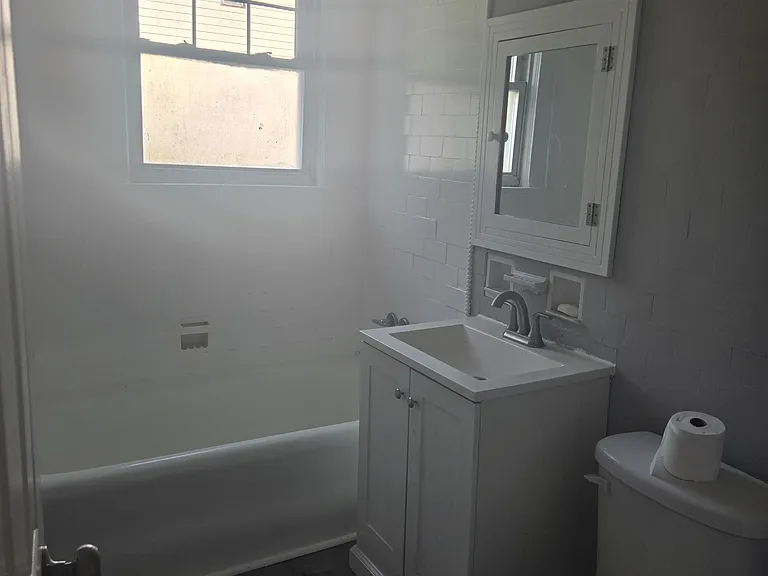 565 E Elm St #2 — Photo 3