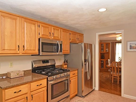 5th image of 157 Desimone Dr