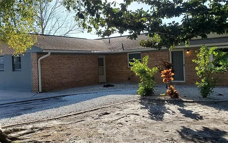 1420 Simmons Rd — Photo 1