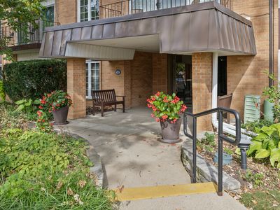 441 N Park Blvd APT 3E, Glen Ellyn, IL, 60137