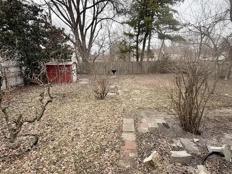912 Pleasant St — Photo 16