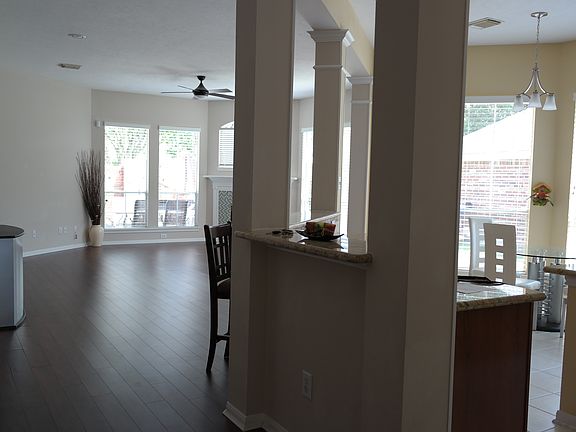 3rd image of 515 Avery Dr